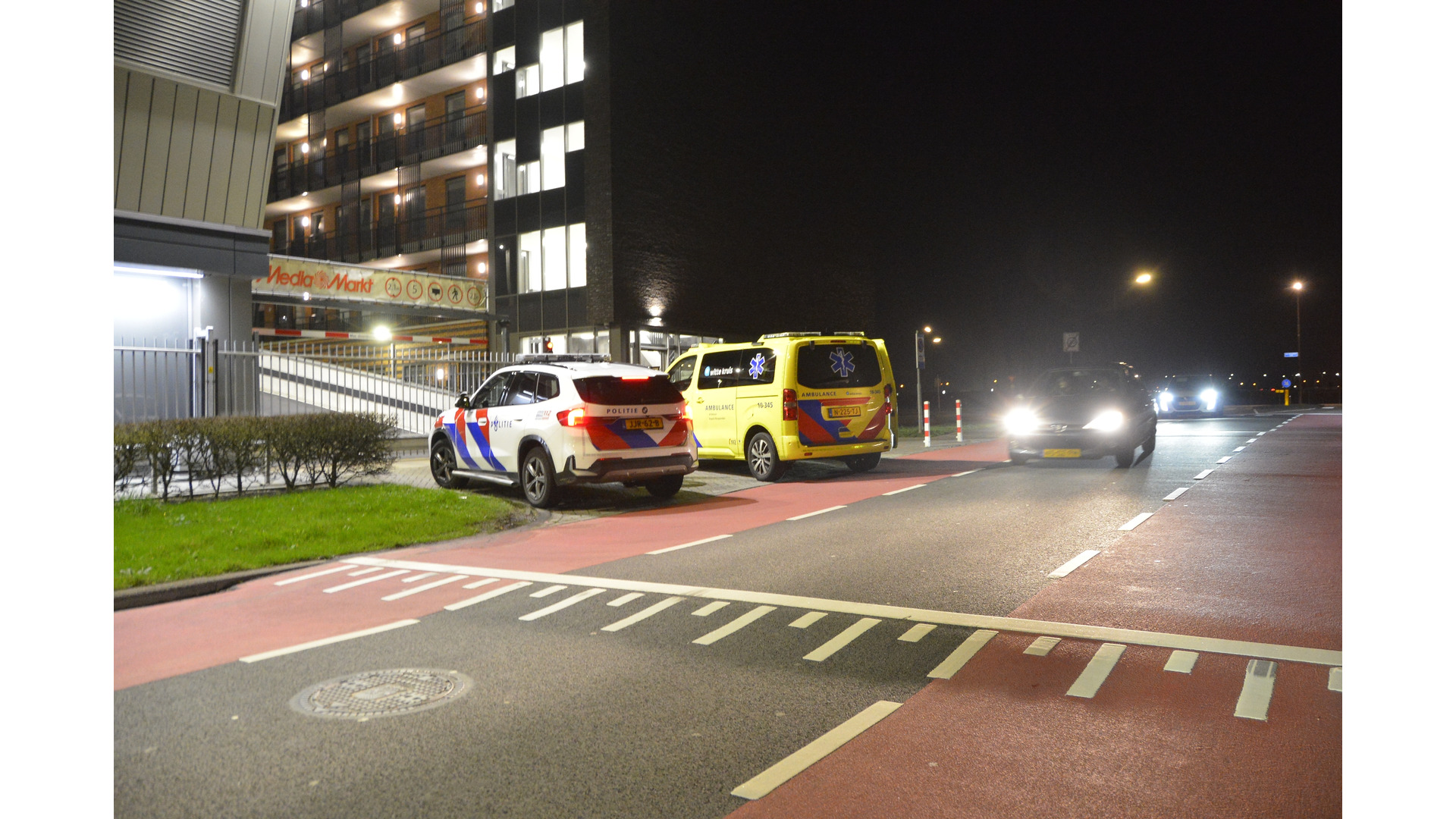 Foto: Politie en ambulance nacht.jpg